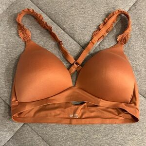 Aerie Real Sunnie Wireless Bra Size 36C cross back pull on style
